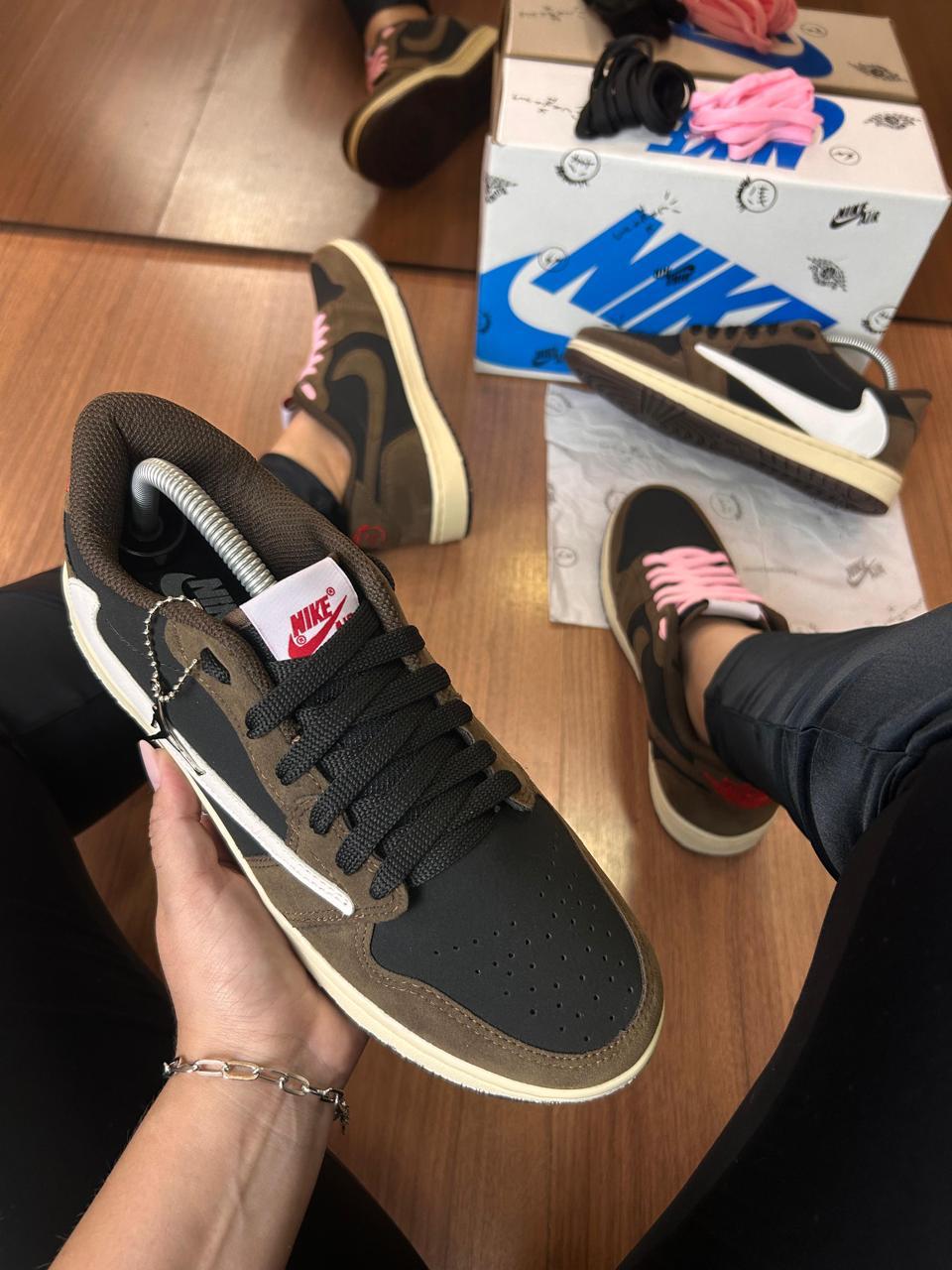 Air Jordan 1 Low OG Reverse Mocha Travis Scott