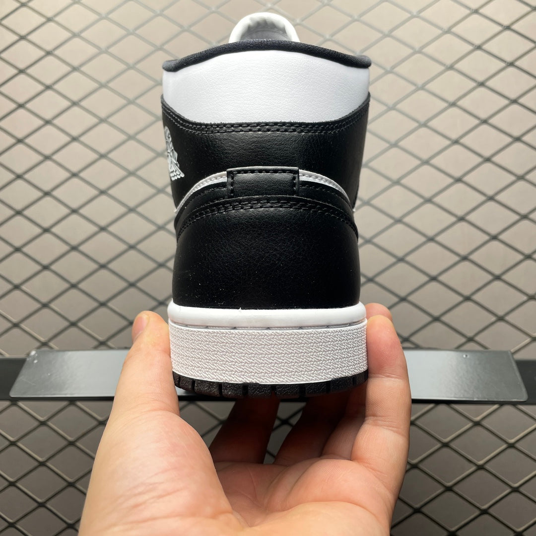 Air Jordan 1 - Preto/Branco