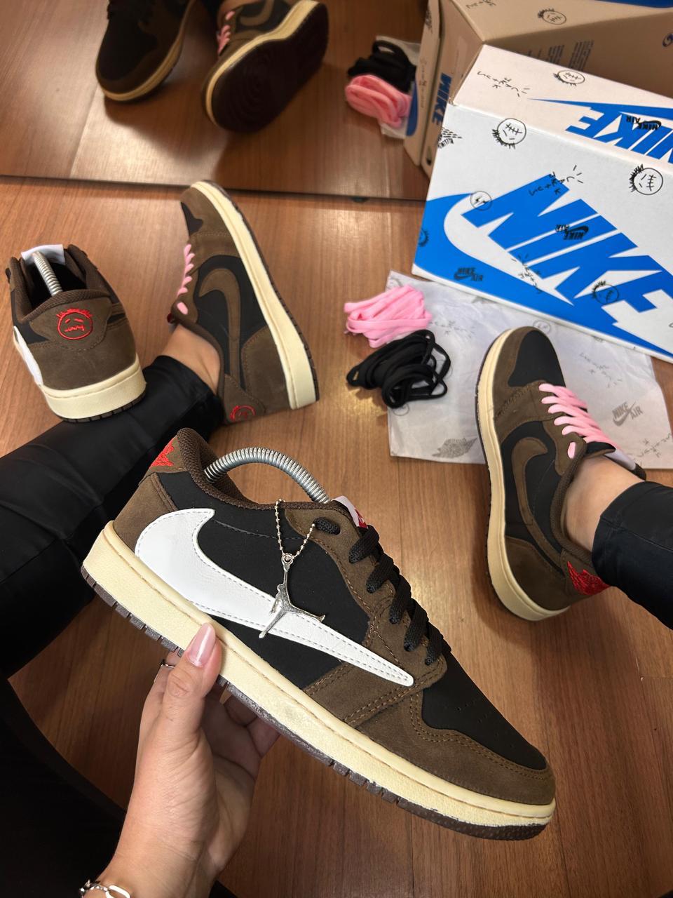 Air Jordan 1 Low OG Reverse Mocha Travis Scott