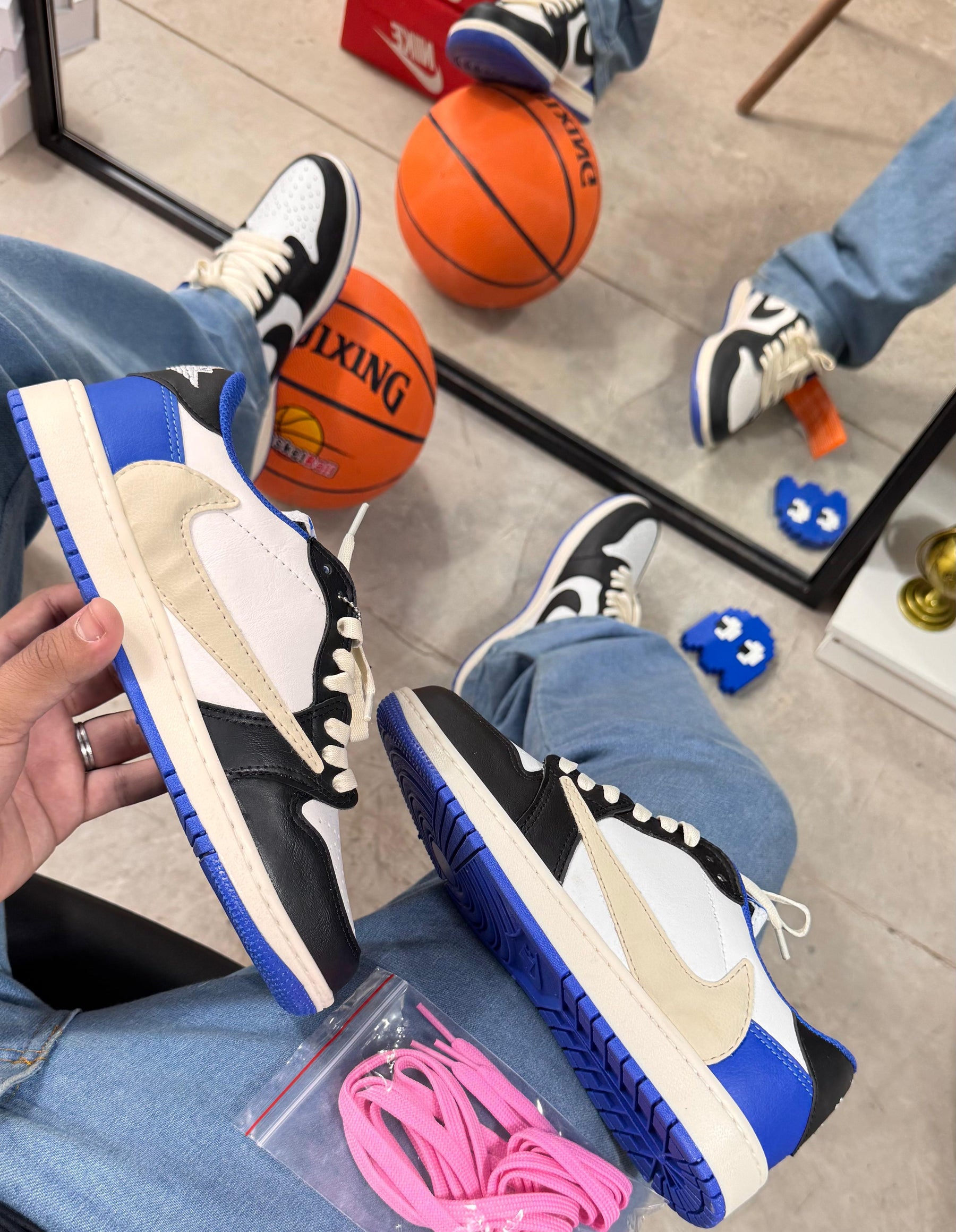 Jordan 1 Retro Low OG SP Fragment x Travis Scott