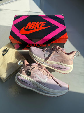 ZoomX Vomero 18 - Nude Suspiro